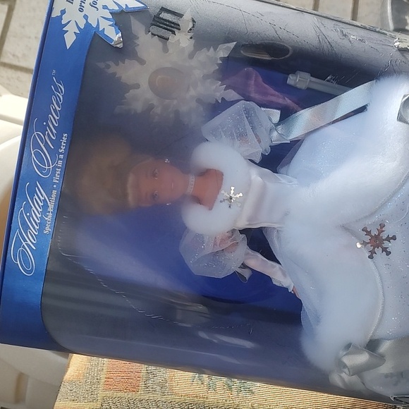 Cinderella Barbie Doll,1996 - Picture 3 of 9